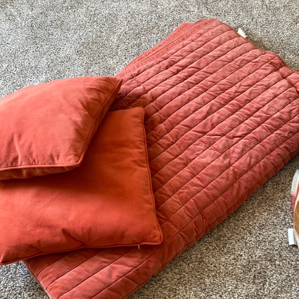Threshold queen quilt with two decorative pillows and two shams